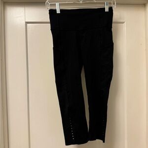 Lululemon Black Cropped Leggings with reflective detailing Size 6